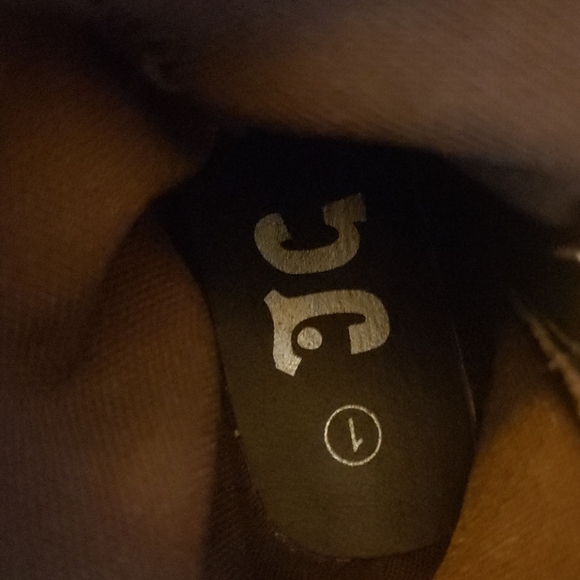 Booties. - Picture 4 of 5